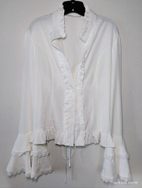 🤍 Women's White Ruffle-Trim Blouse 🤍